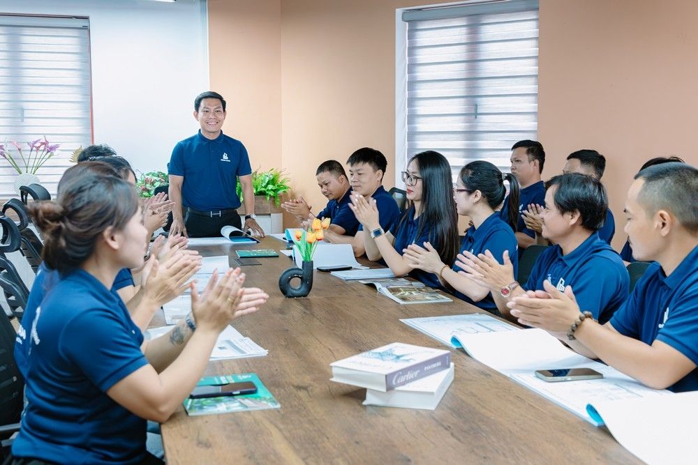 Nguyên nhân chính gây ẩm mốc và cong vênh nội thất gỗ tại vùng biển
